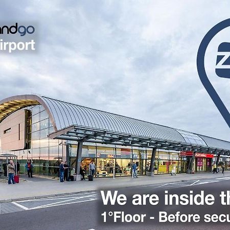 Отель Resting Pods - Zzzleepandgo Modlin Airport Wmi Новы-Двур-Мазовецкий Экстерьер фото