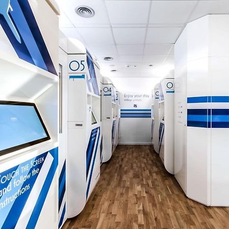 Отель Resting Pods - Zzzleepandgo Modlin Airport Wmi Новы-Двур-Мазовецкий Экстерьер фото
