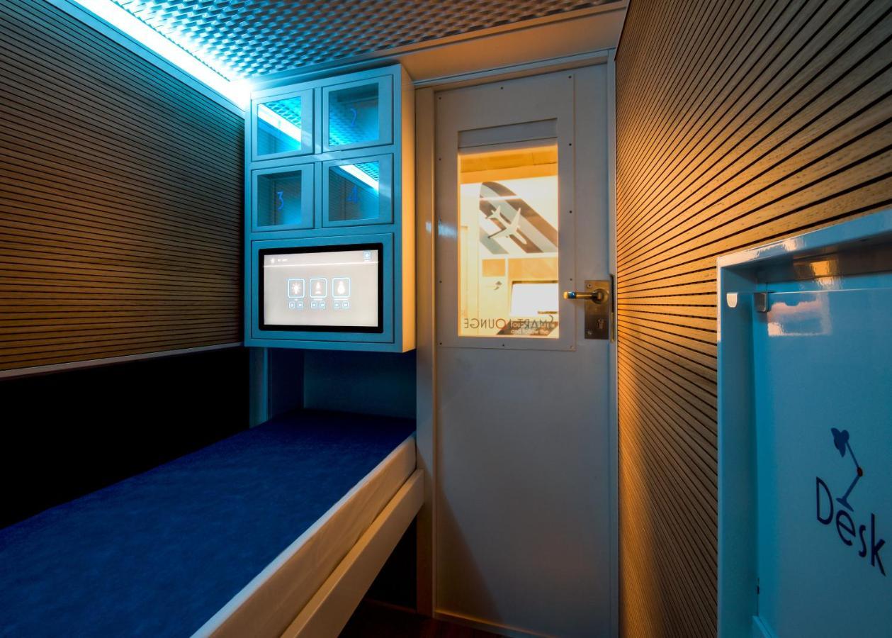 Отель Resting Pods - Zzzleepandgo Modlin Airport Wmi Новы-Двур-Мазовецкий Экстерьер фото