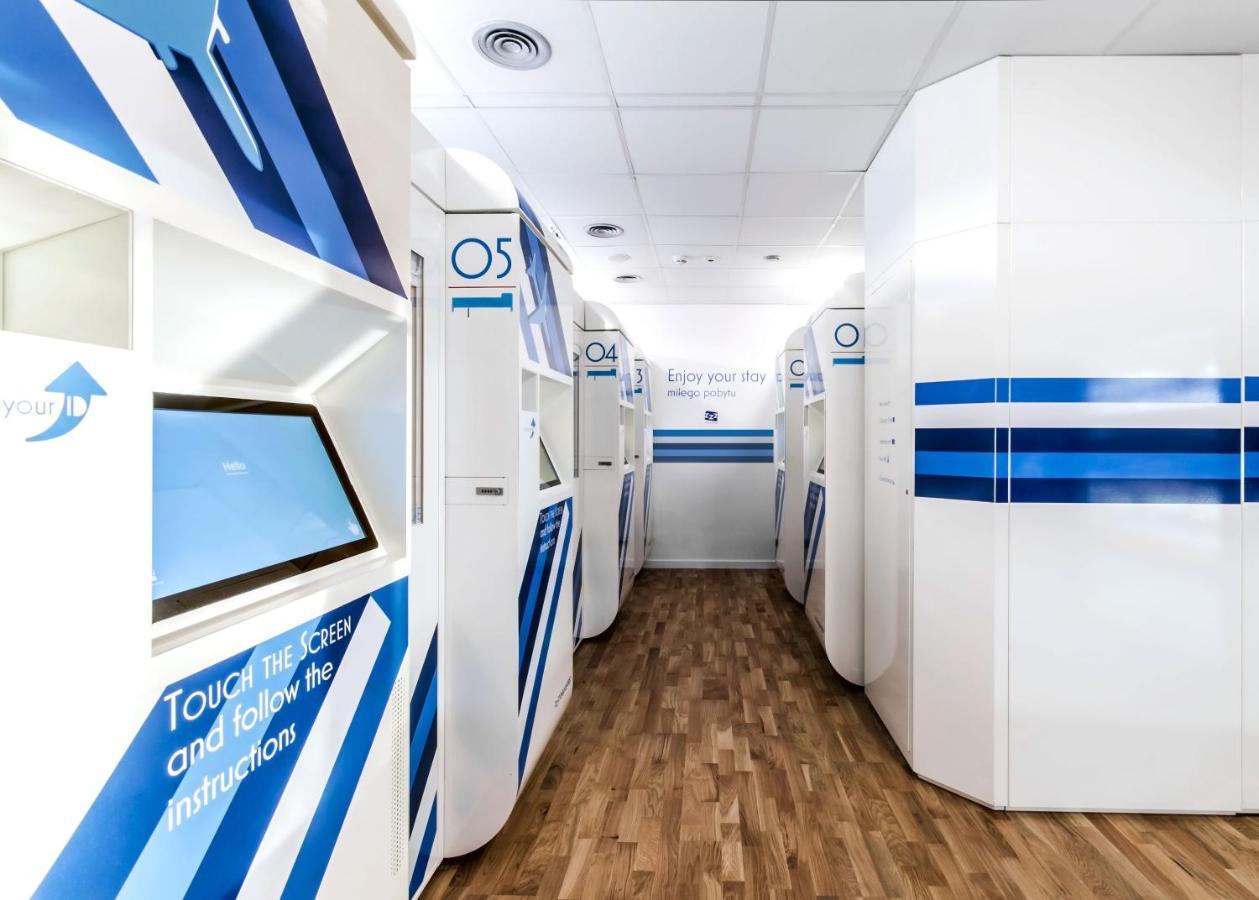 Отель Resting Pods - Zzzleepandgo Modlin Airport Wmi Новы-Двур-Мазовецкий Экстерьер фото