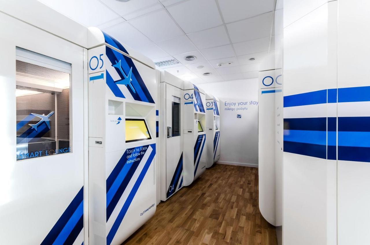 Отель Resting Pods - Zzzleepandgo Modlin Airport Wmi Новы-Двур-Мазовецкий Экстерьер фото