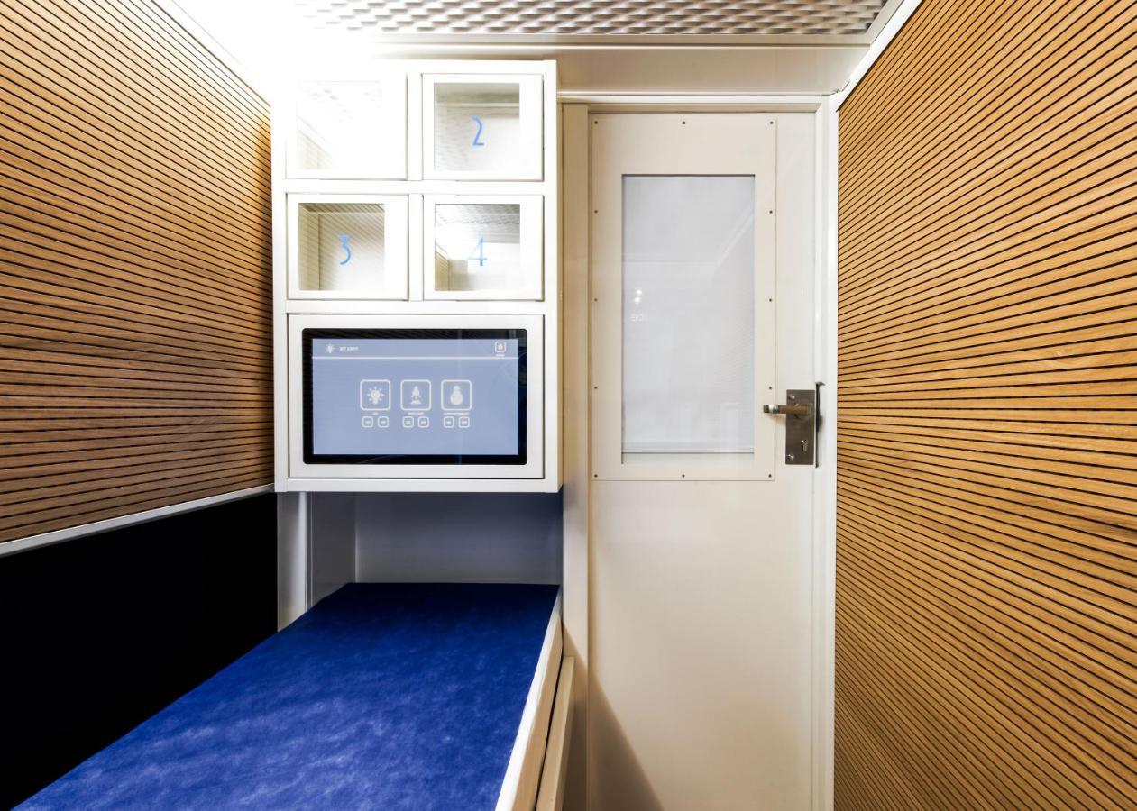 Отель Resting Pods - Zzzleepandgo Modlin Airport Wmi Новы-Двур-Мазовецкий Экстерьер фото